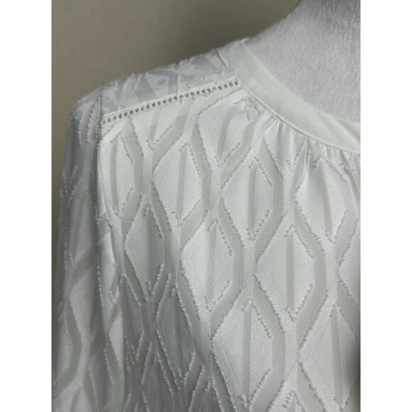 Chico's Size 00/XS White Sheer Long Sleeve Blouse V Neck Texture Classic Beach - Picture 3 of 16